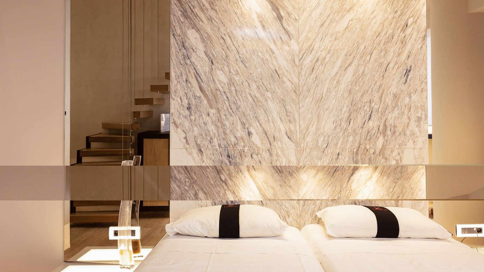 rooms-junior-suite-split-level