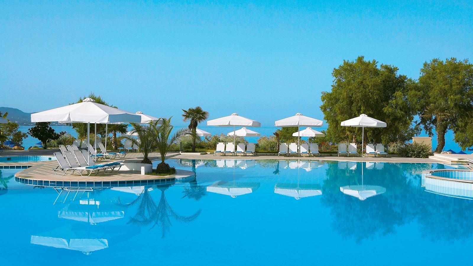 restaurants-pool-bar