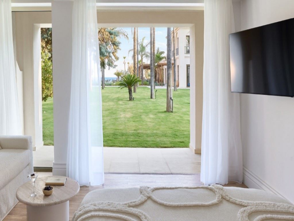 rooms-deluxe-room-panoramic