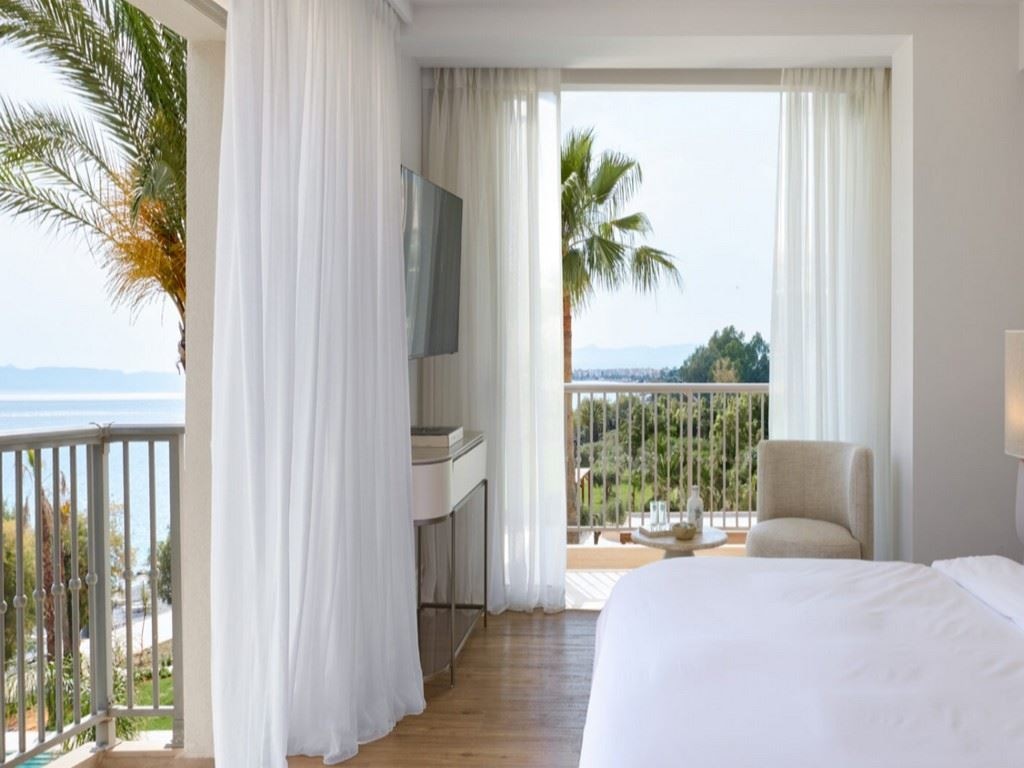 rooms-deluxe-suite-seafront