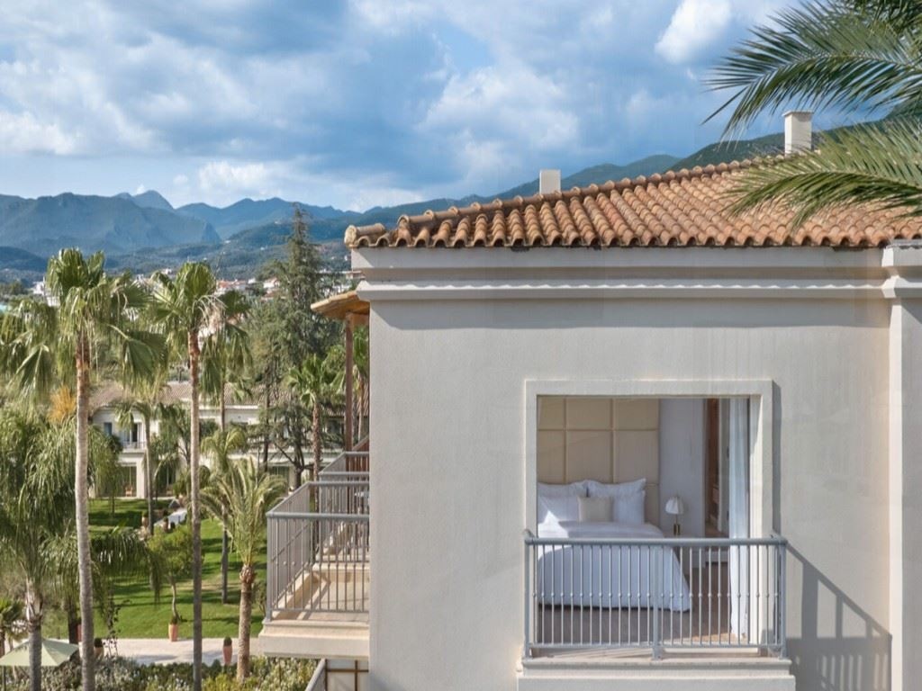rooms-deluxe-suite-seafront