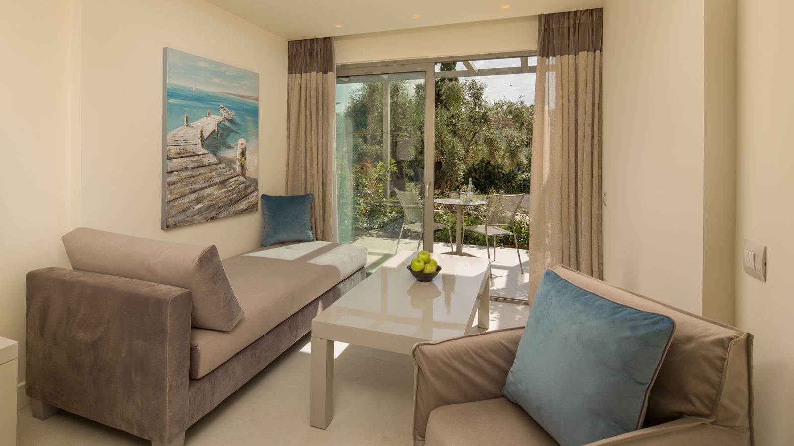 rooms-deluxe-room-garden-view