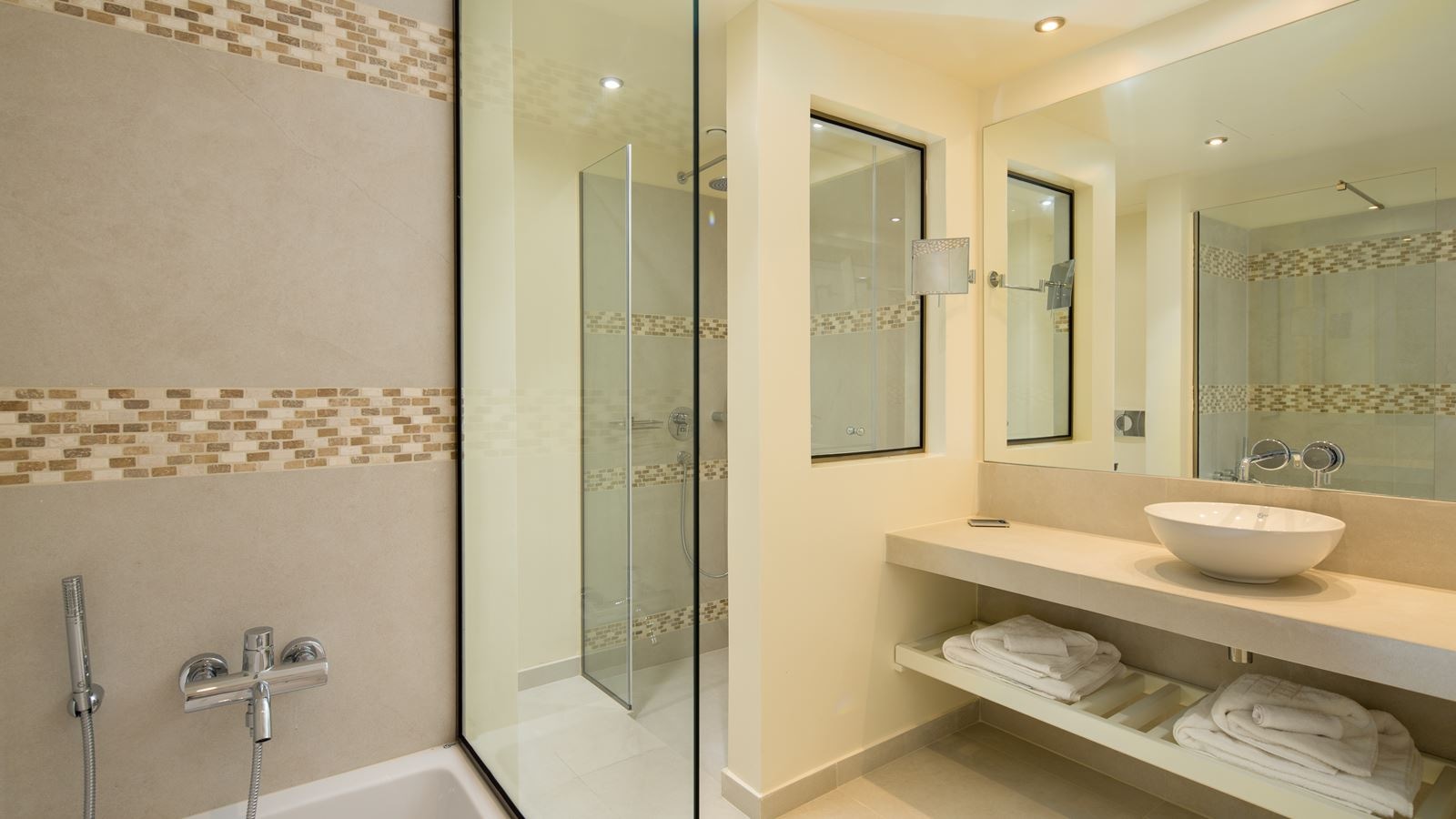 rooms-deluxe-room-garden-view