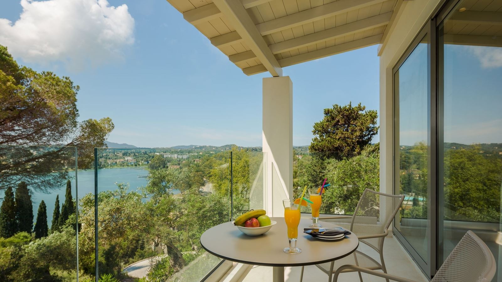 rooms-superior-panorama-bungalow-suite-with-jacuzzi