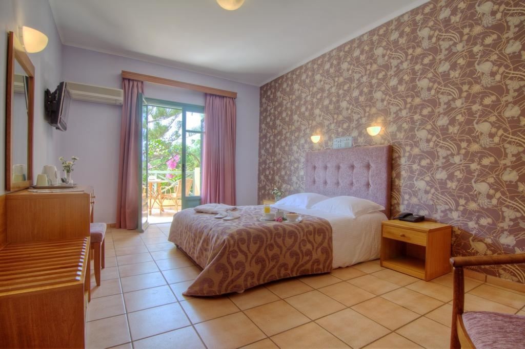 rooms-ruby-royal-junior-suite