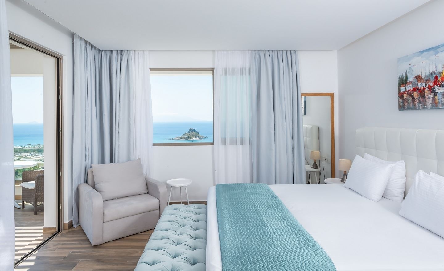 rooms-junior-jacuzzi-suite-sea-view