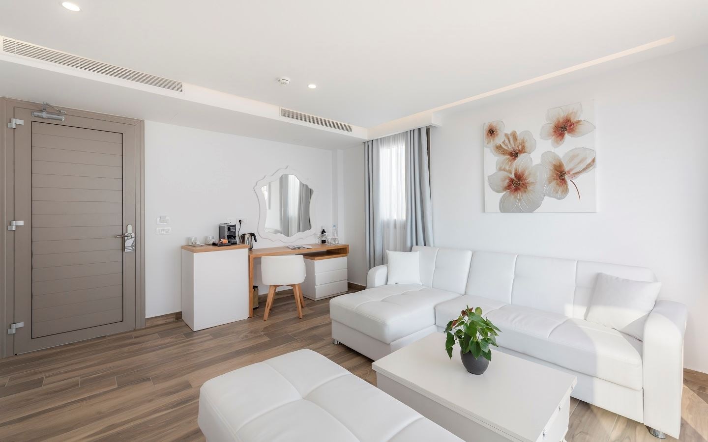 rooms-superior-suite-sea-view-private-outdoor-jacuzzi