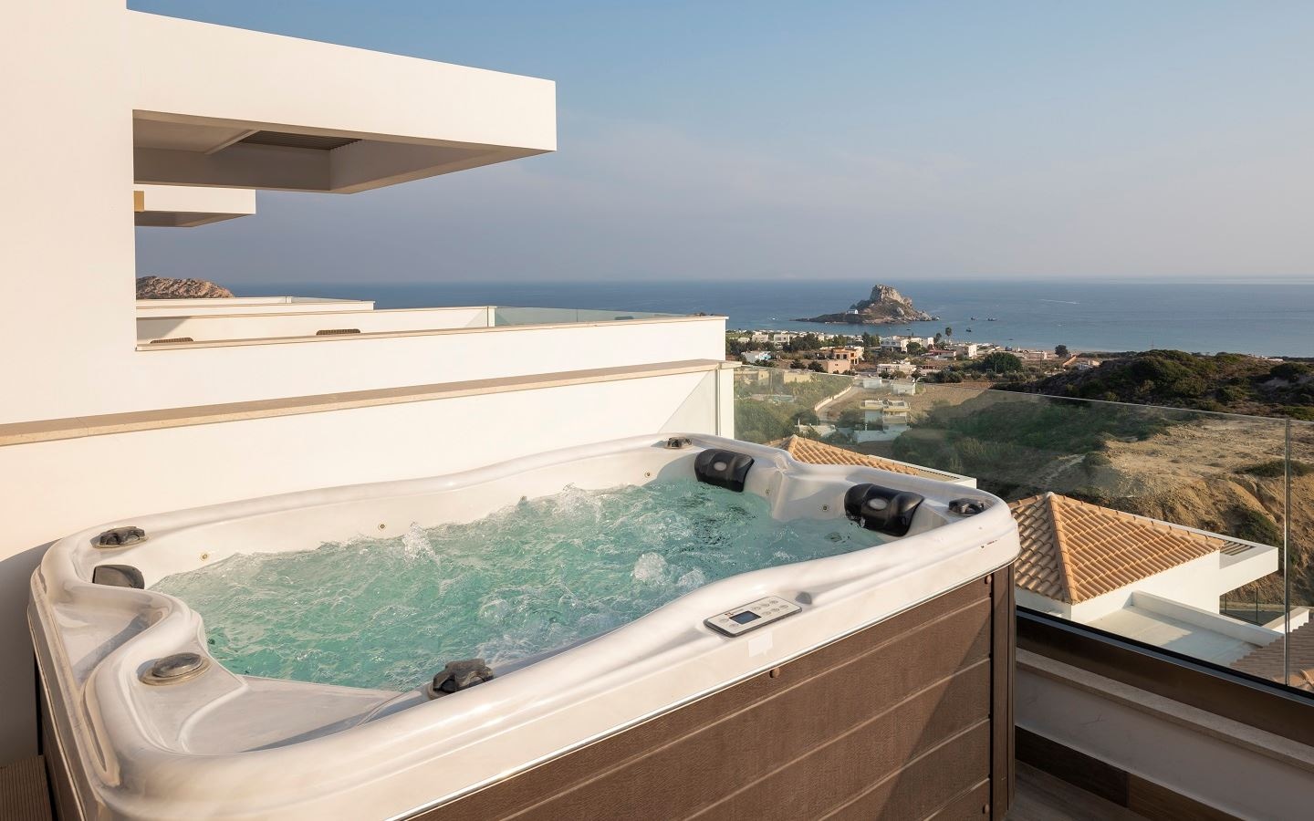 rooms-superior-suite-sea-view-private-outdoor-jacuzzi