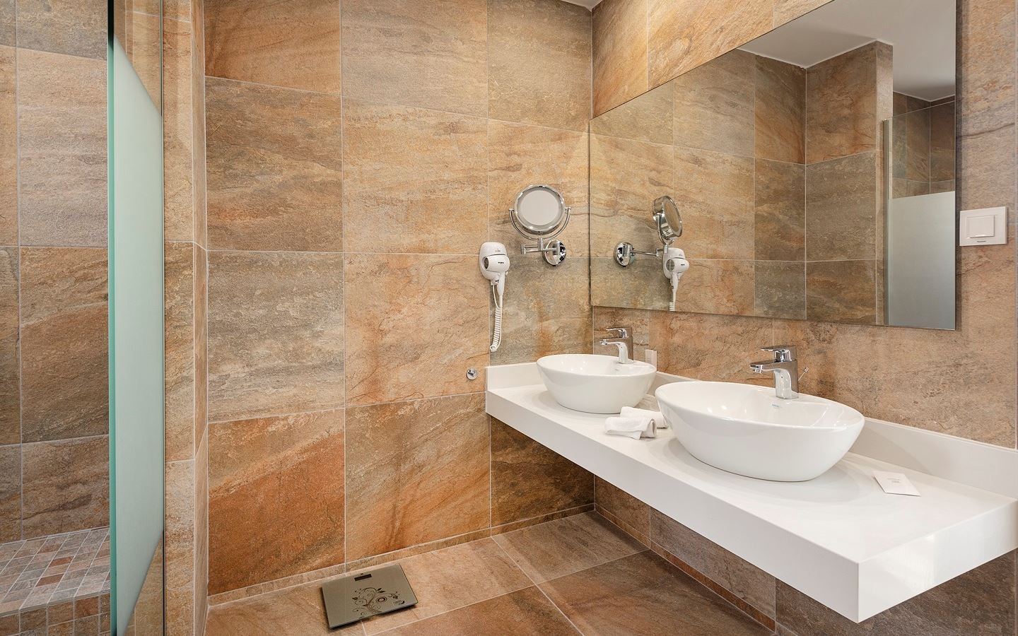 rooms-superior-suite-sea-view-private-outdoor-jacuzzi