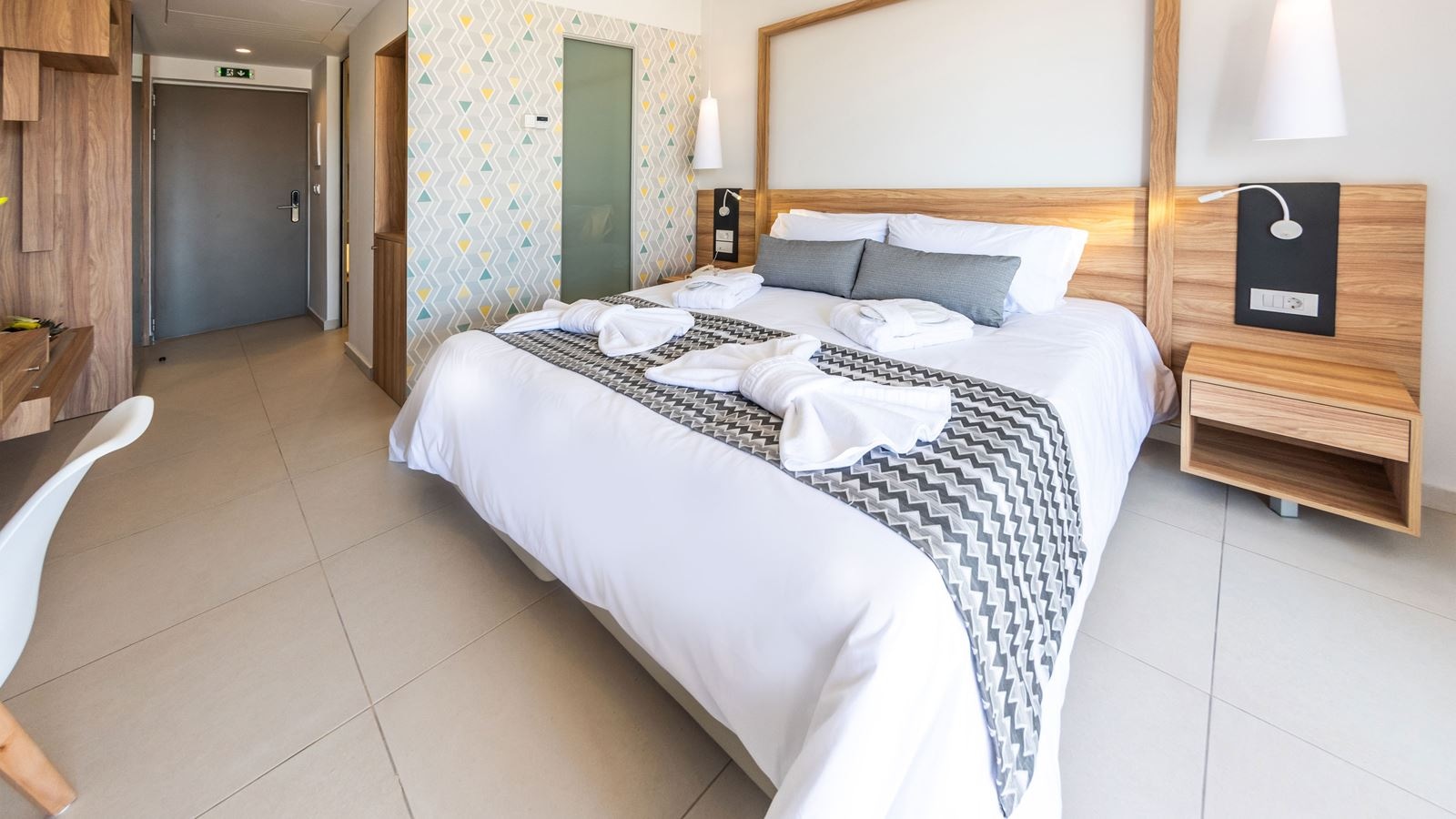 rooms-twin-room-superior-balcony-or-terrace