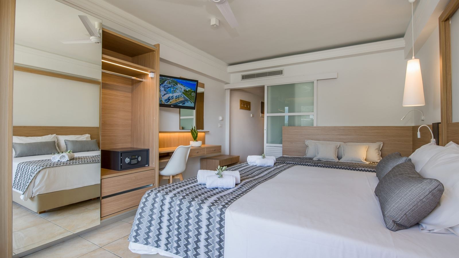 rooms-family-room-superior