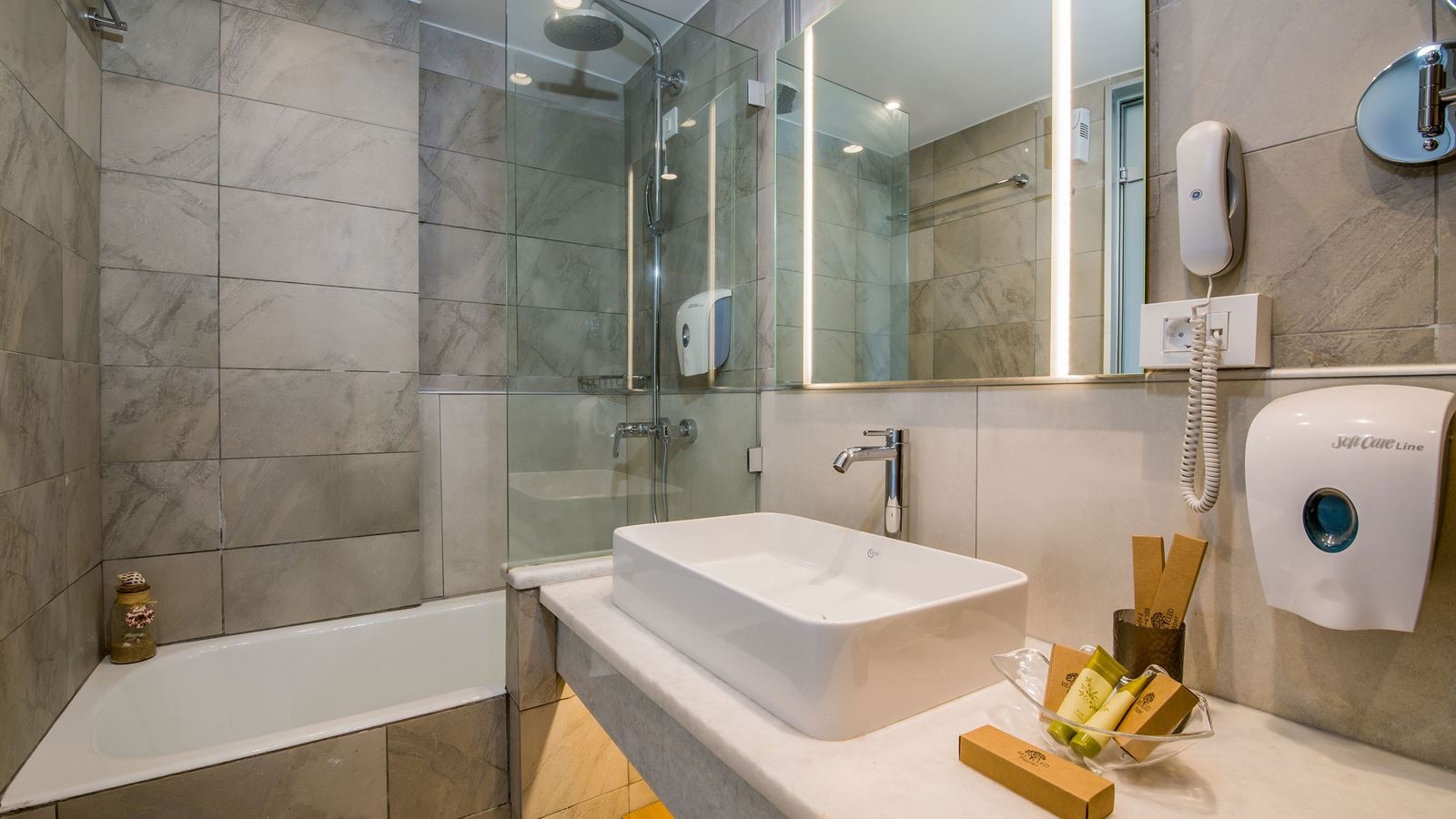 rooms-maisonette-sideseaview-for-25-persons