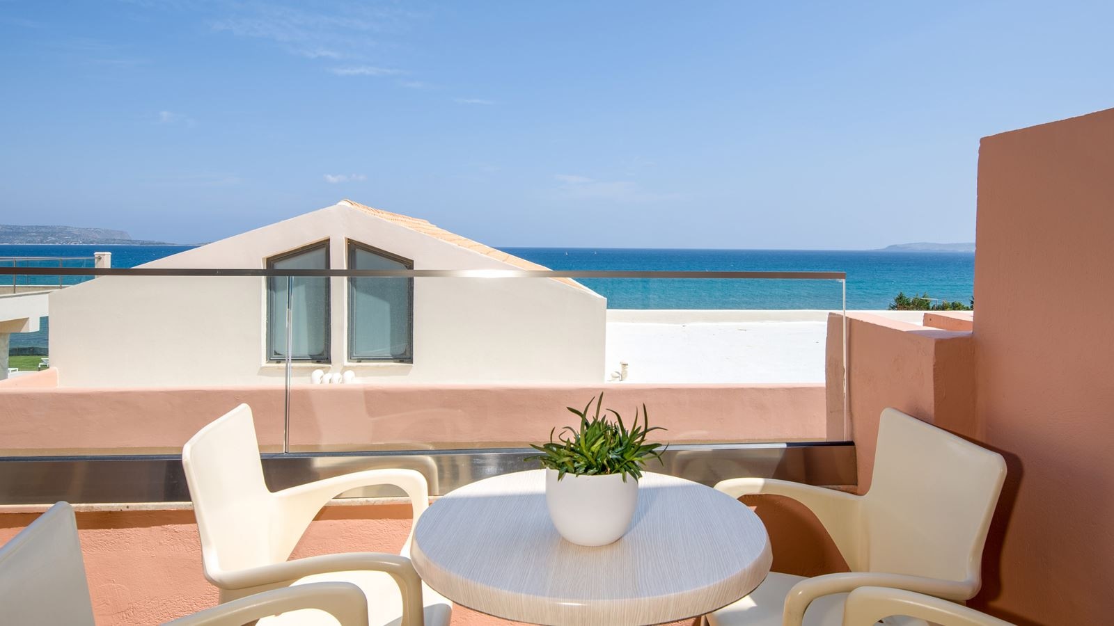 rooms-maisonette-sideseaview-for-26-persons