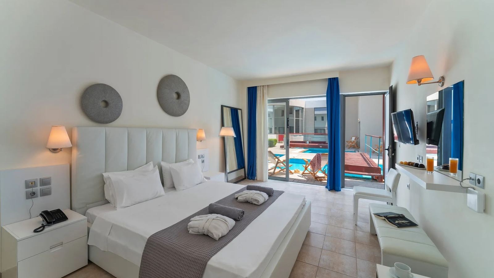 rooms-superior-singleuse-swimup-balcony