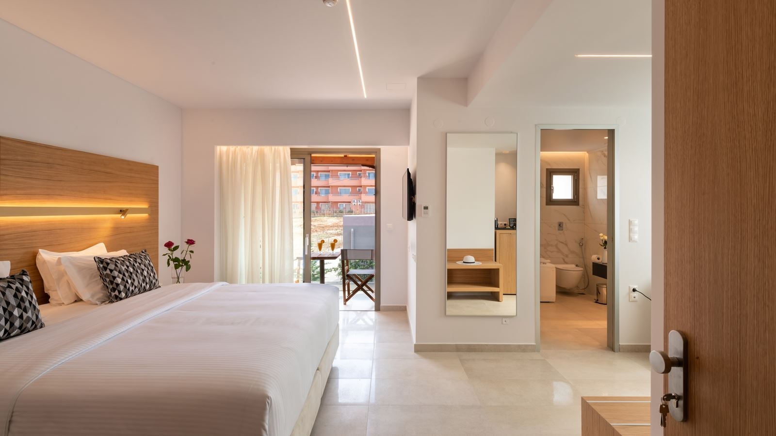 rooms-white-deluxe-double