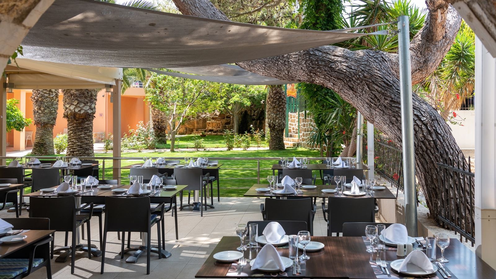 restaurants-estia-main-restaurant