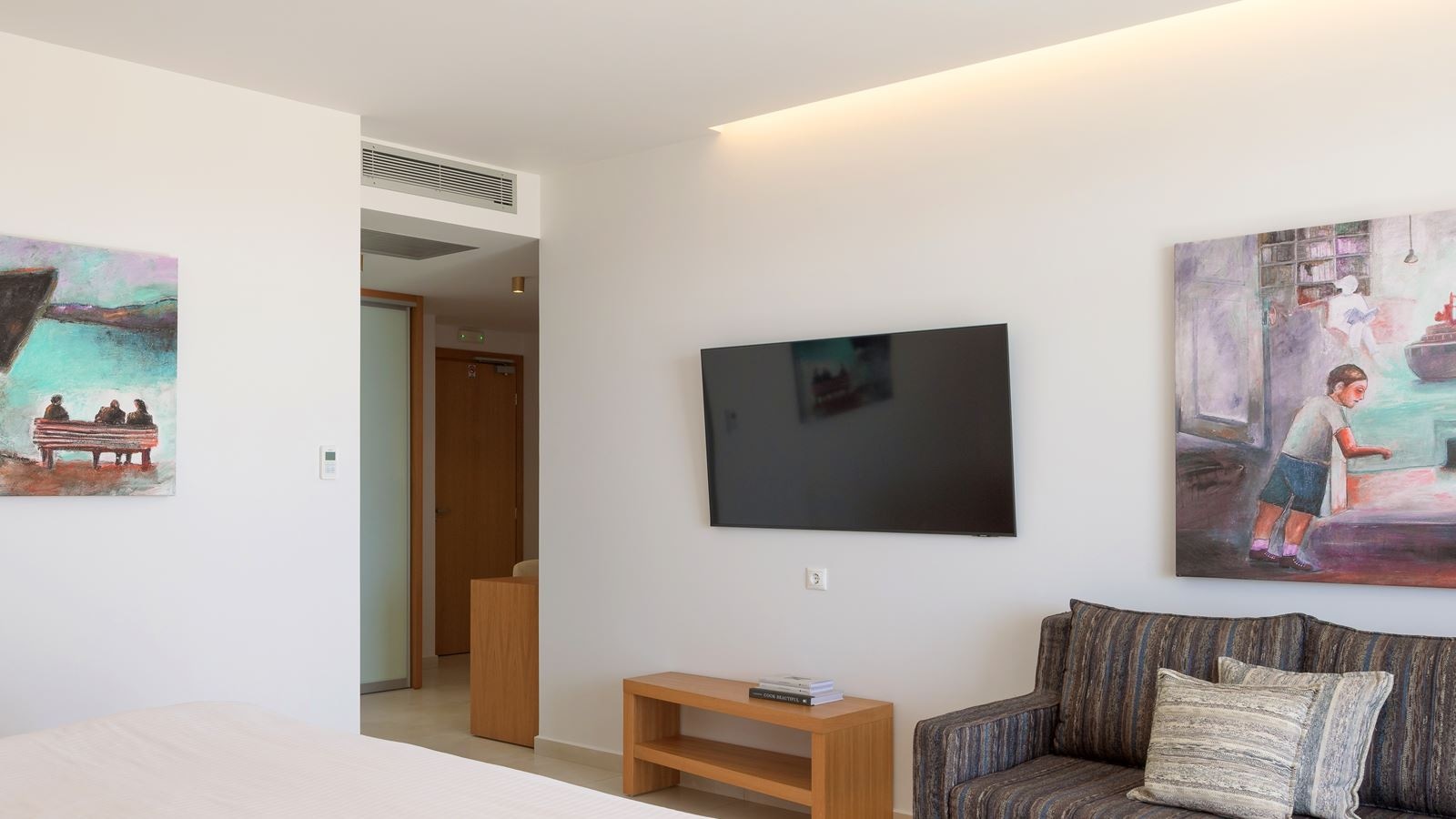 rooms-white-pearl-beachfront-suite-front-sea-view