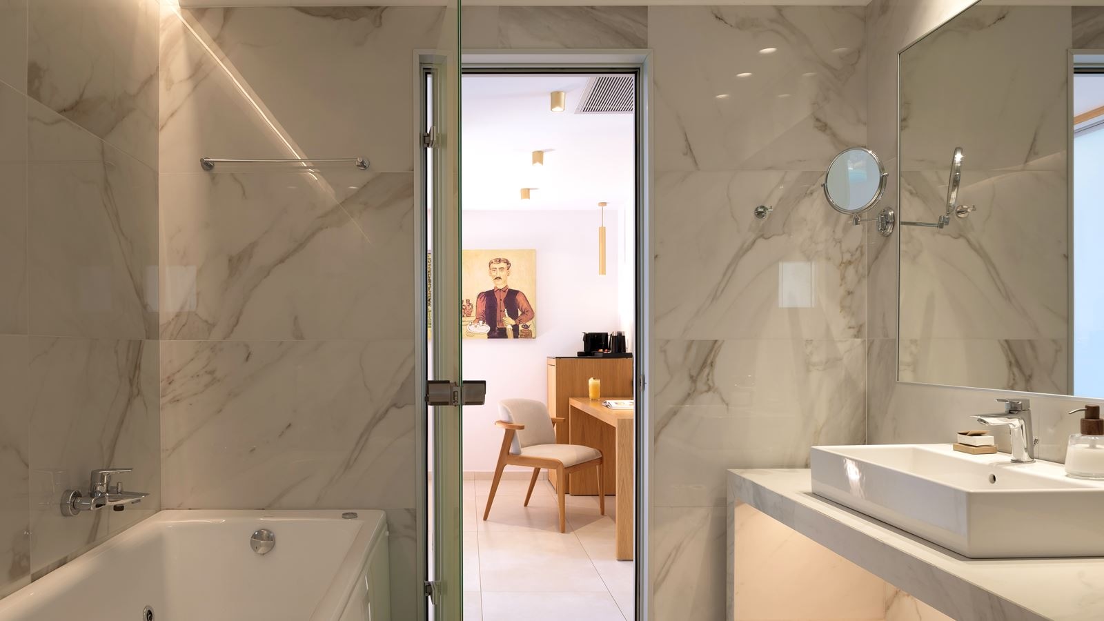 rooms-white-pearl-beachfront-suite-front-sea-view