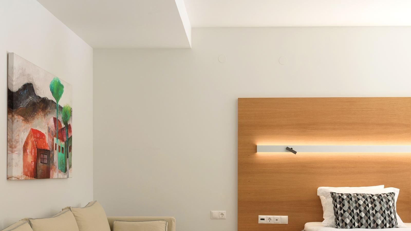 rooms-white-superior-double-private-pool