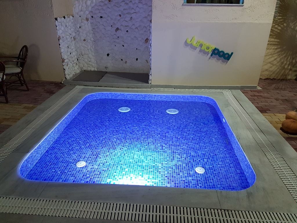 pools-outdoor-childrens-pool