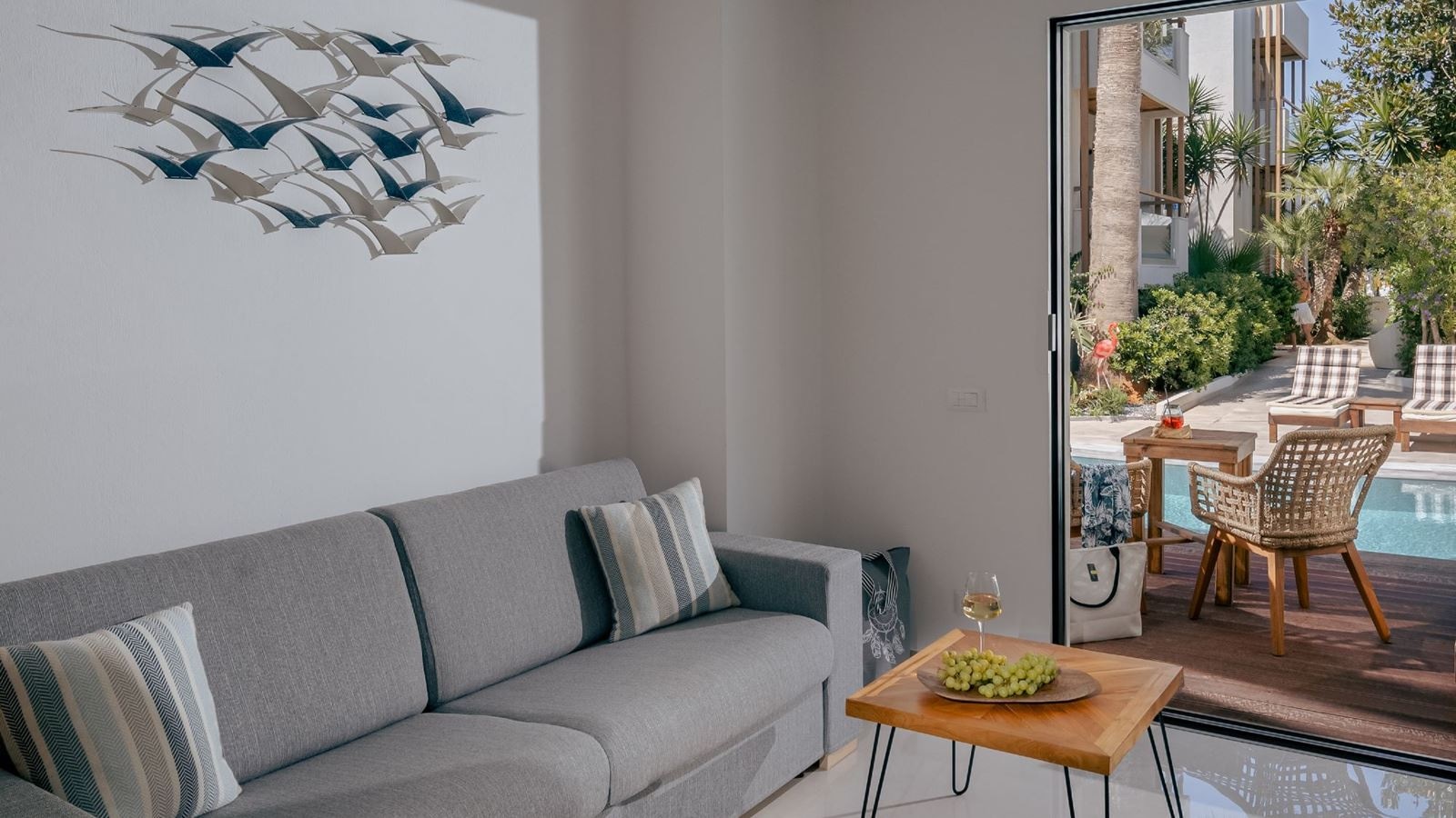 rooms-deluxe-swim-up-suite-terrace