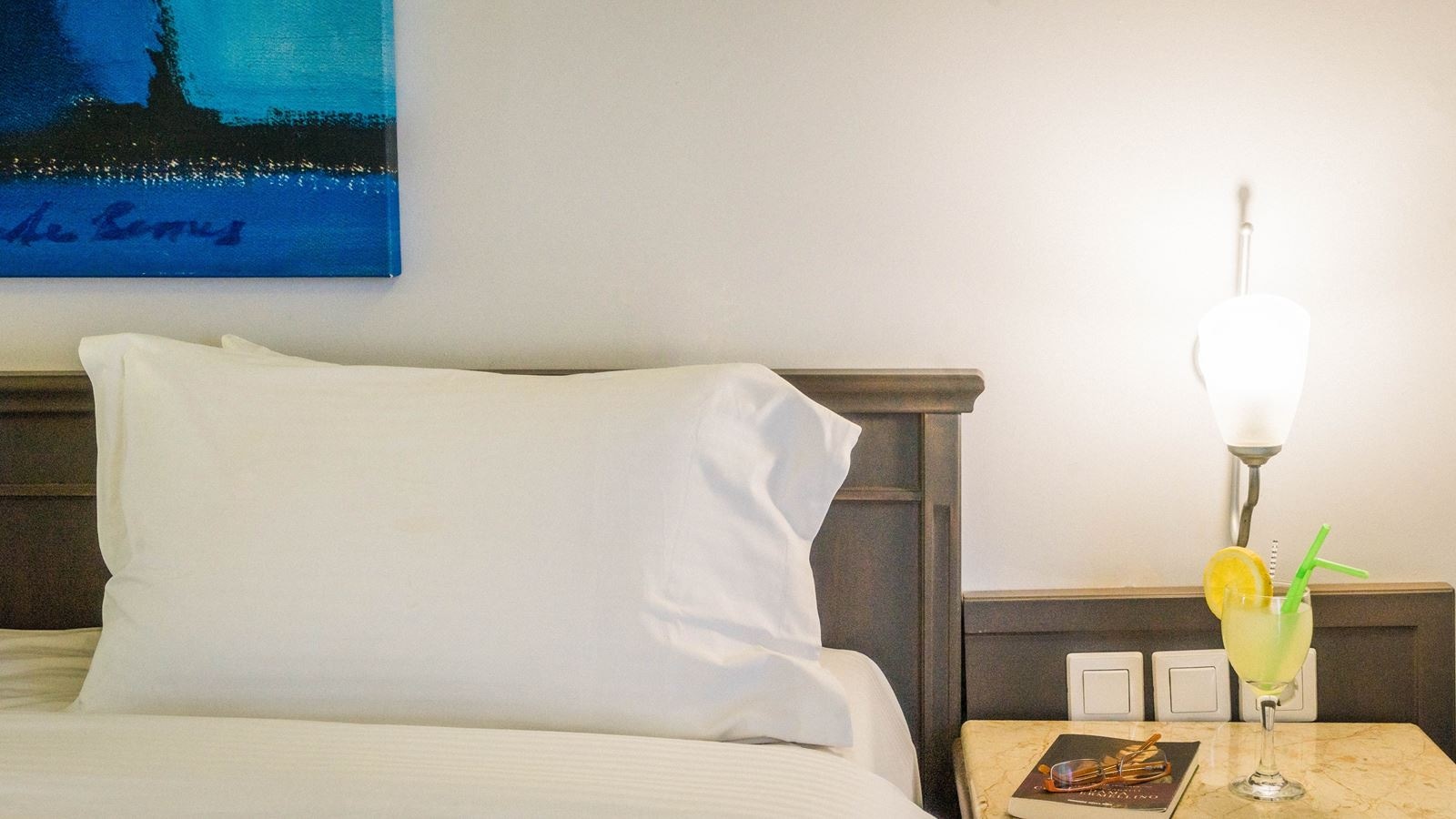 rooms-deluxe-city-view-room