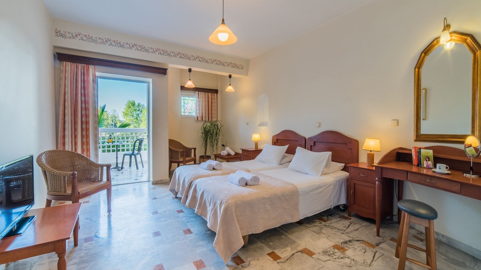 rooms-double-room-bath-or-shower