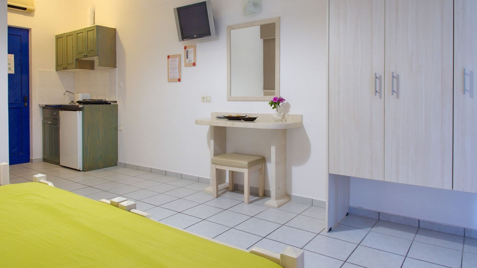 rooms-standard-triple-studio