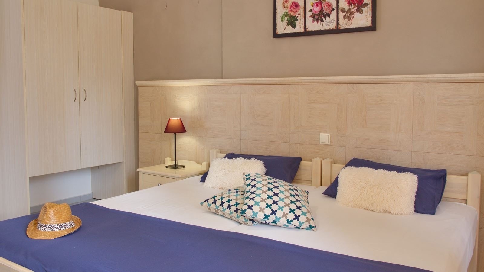 rooms-standard-double-or-twin-studio