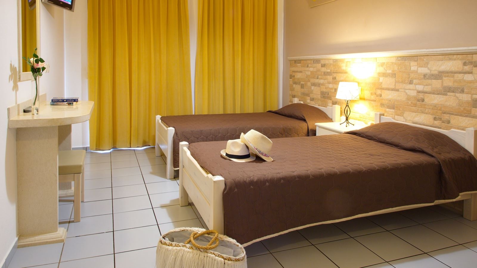 rooms-standard-double-or-twin-studio