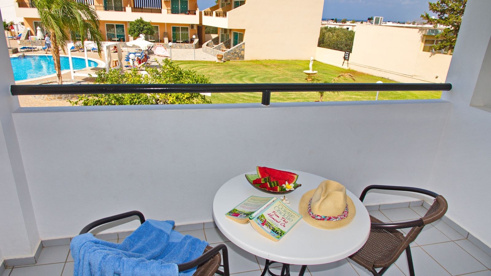 rooms-standard-double-or-twin-studio