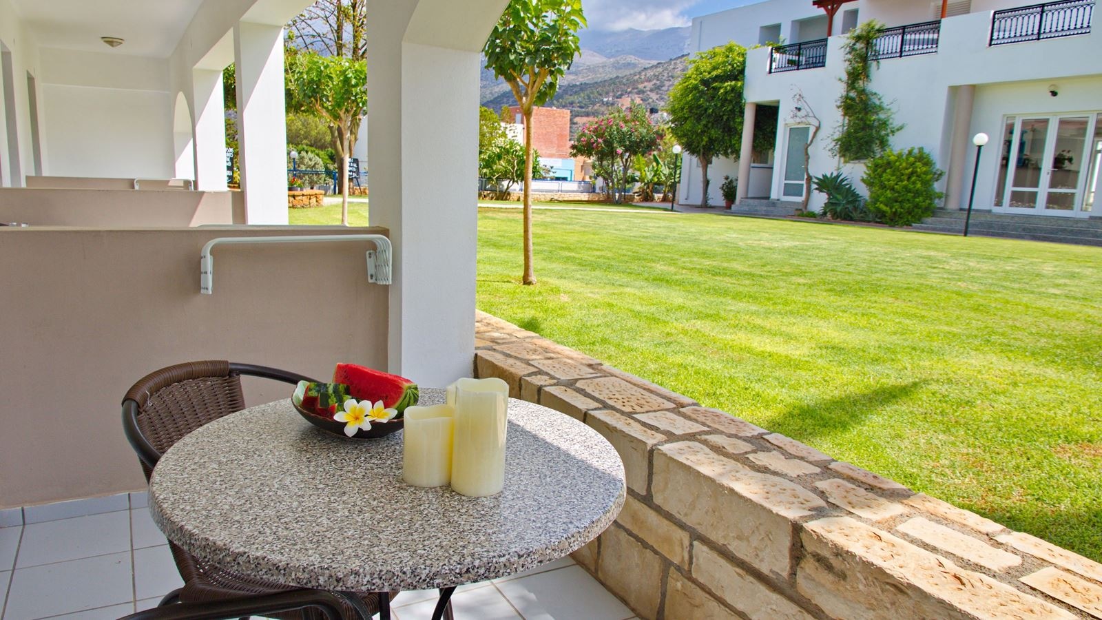 rooms-standard-double-or-twin-studio