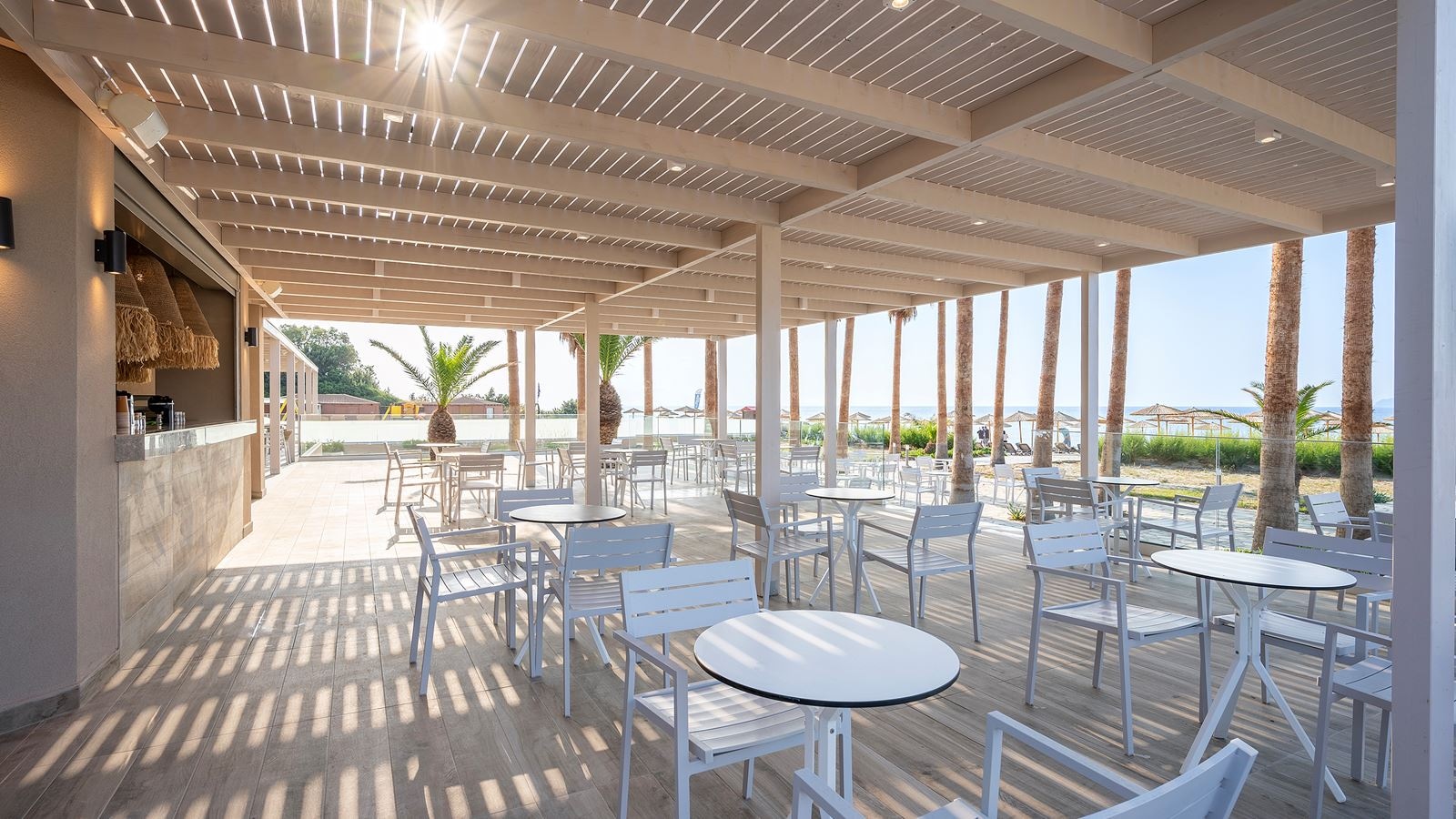 restaurants-lets-sea-beach-bar