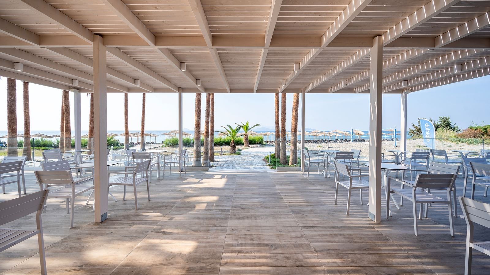 restaurants-lets-sea-beach-bar