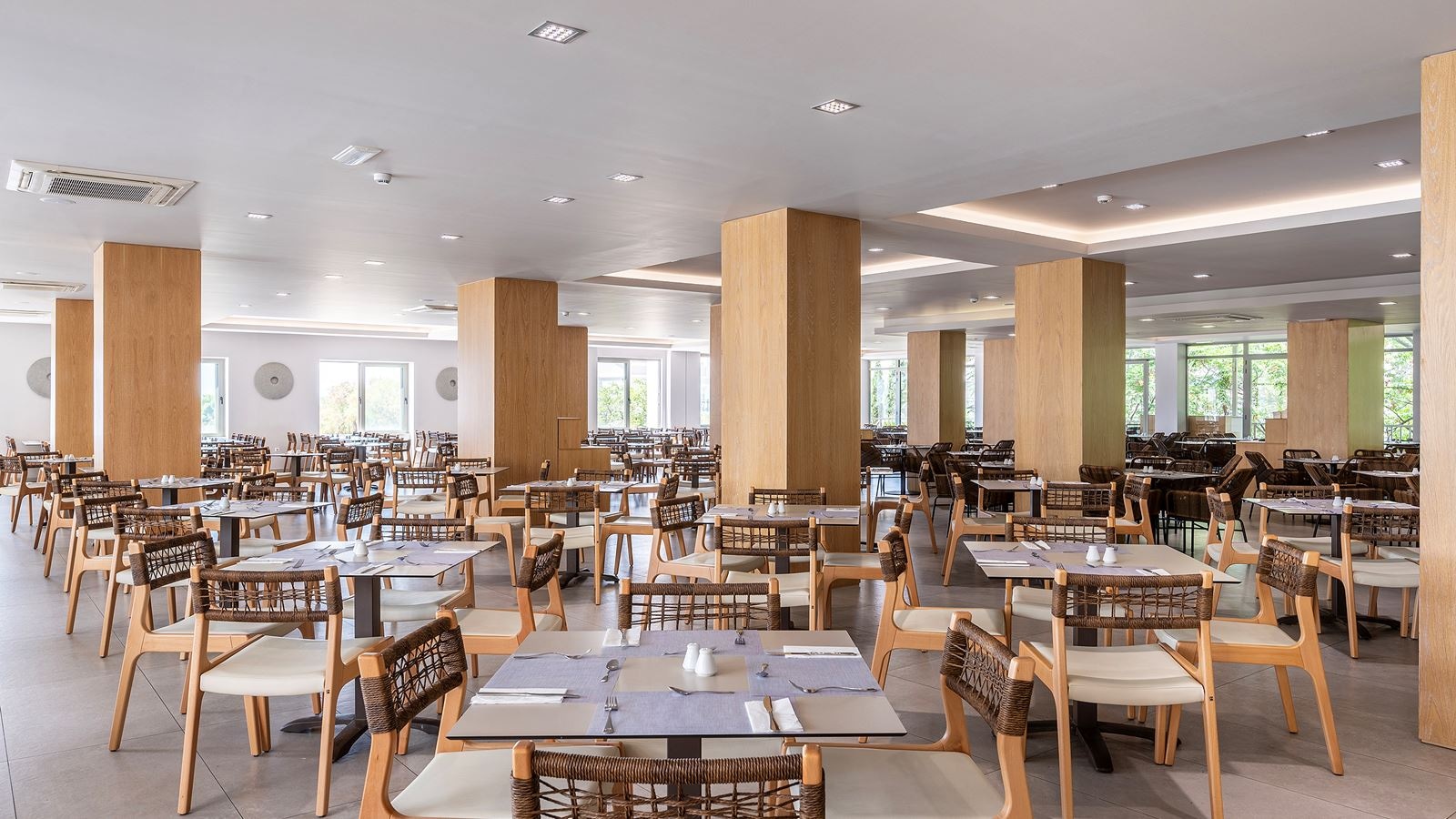 restaurants-sta-astra-main-restaurant