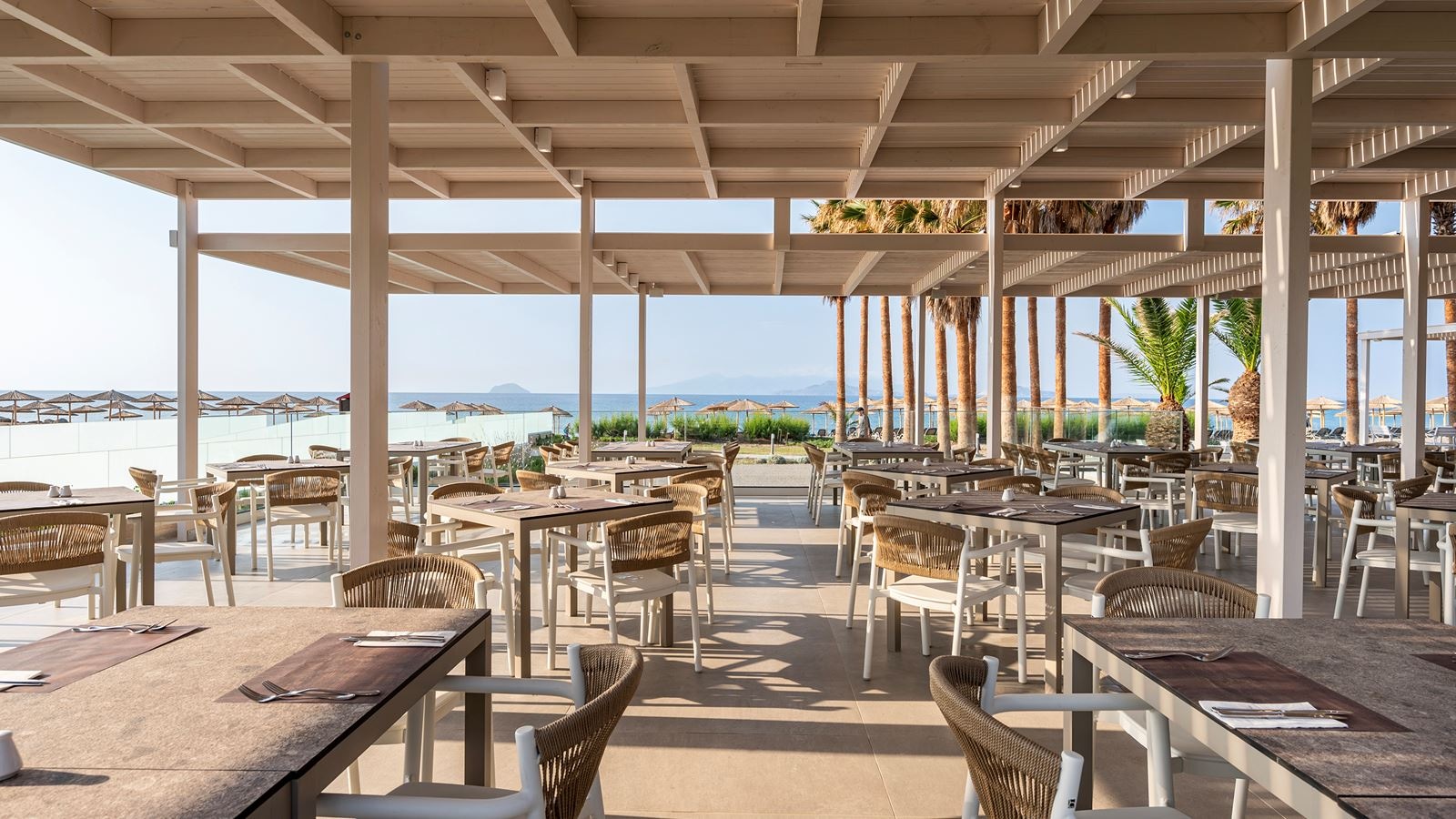 restaurants-ocean-mediterranean-beach-restaurant