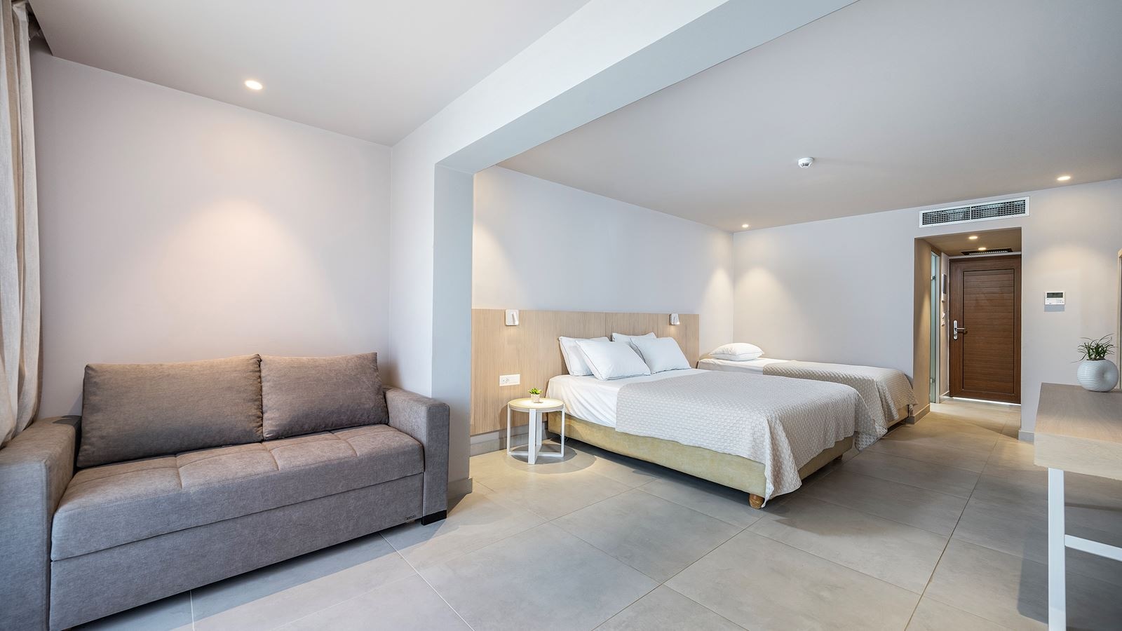 rooms-family-room-landview-balcony-or-terrace