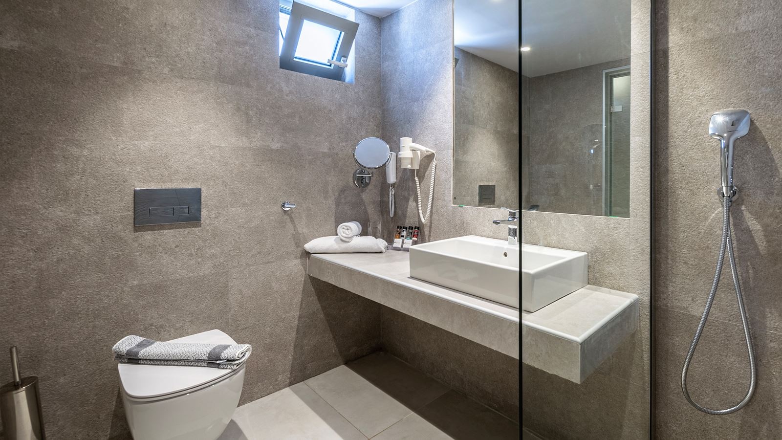 rooms-family-suite-land-view-balcony-or-terrace