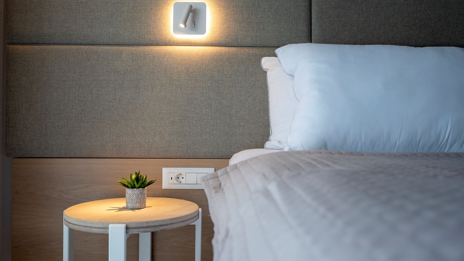 rooms-singleuse-landview-balcony-or-terrace