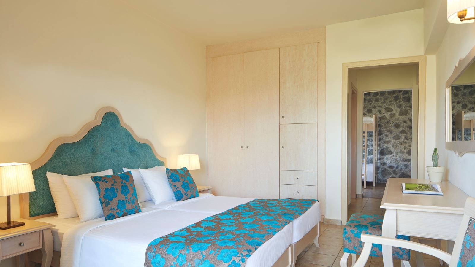 rooms-family-room-garden-view