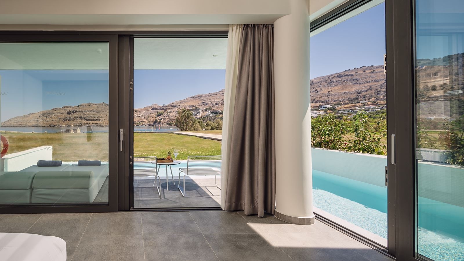 rooms-deluxe-junior-suite-beach-view-private-pool