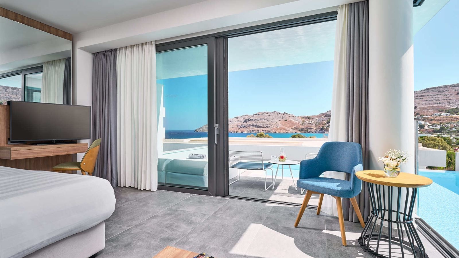 rooms-deluxe-double-private-pool-sea-view