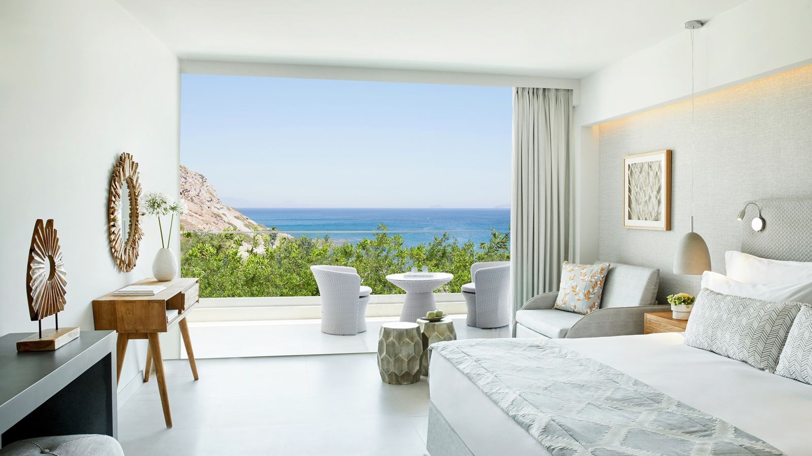 rooms-superior-triple-room-sea-view-with-balcony