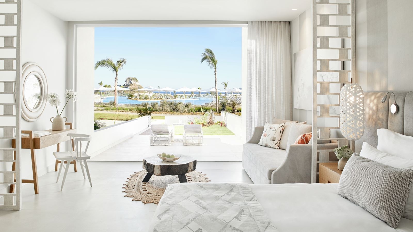 rooms-deluxe-junior-suite-with-private-garden-pool-view