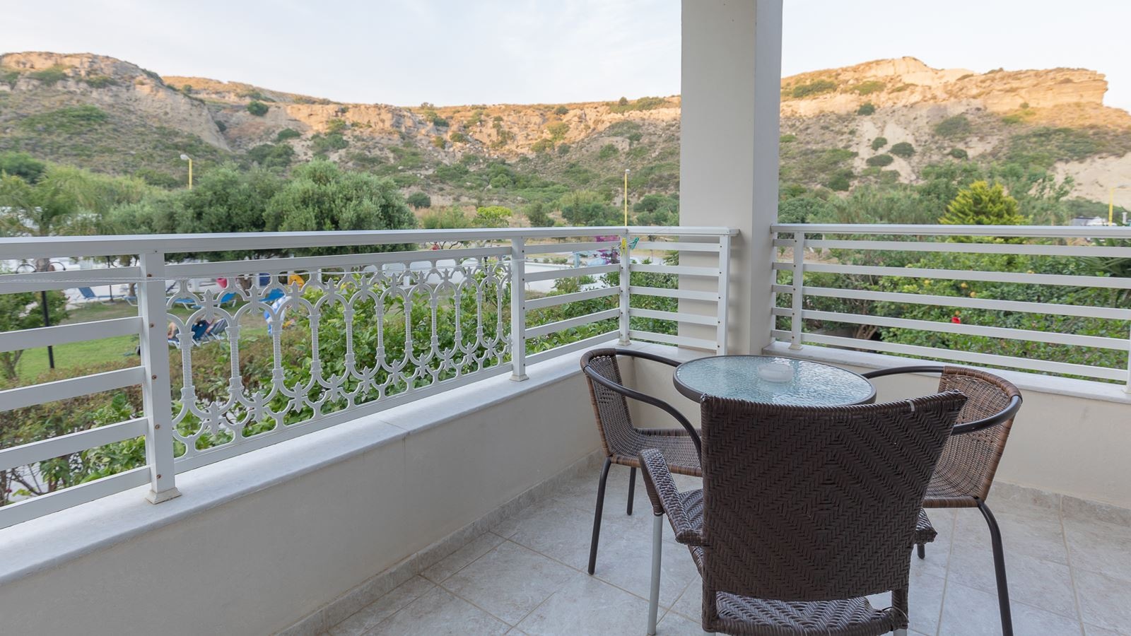 rooms-studio-balcony-or-terrace