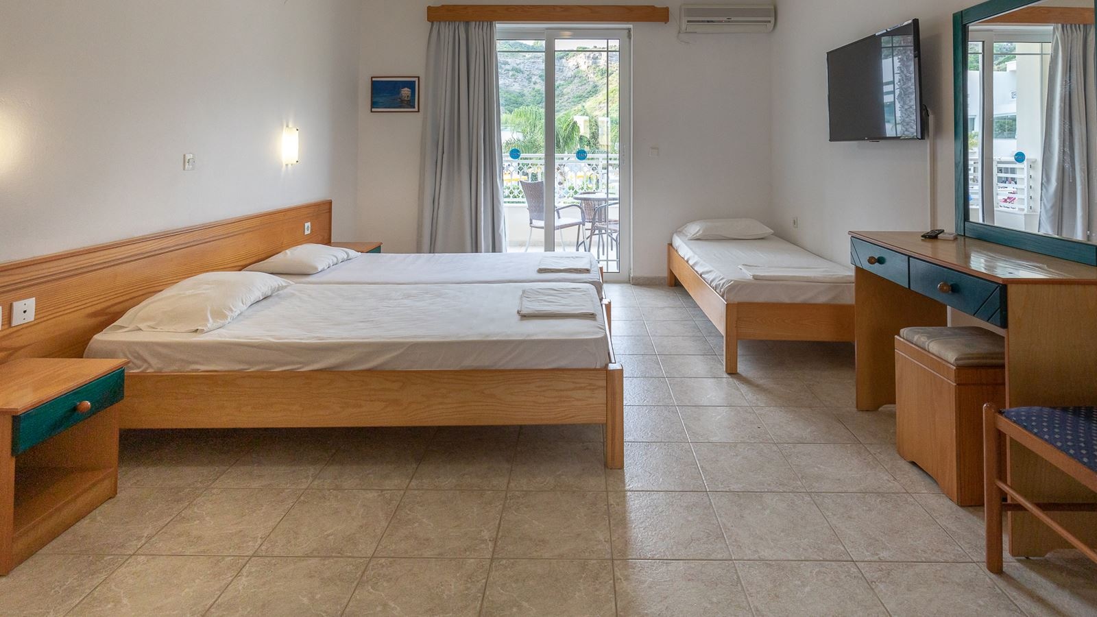 rooms-studio-balcony-or-terrace