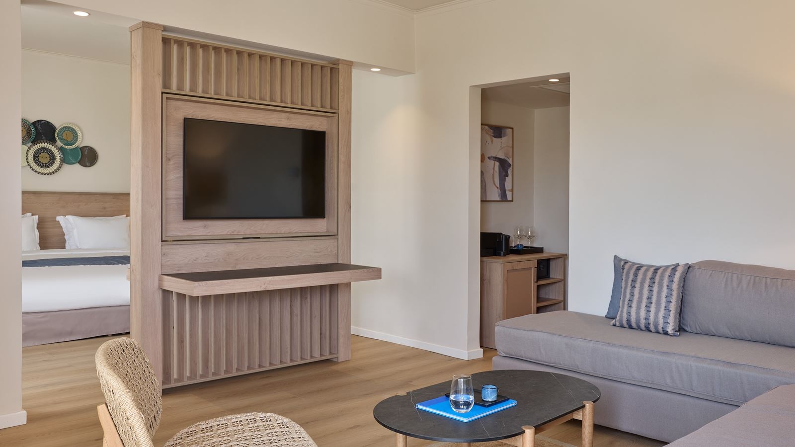 rooms-family-suite-sea-view-open-plan-swim-up