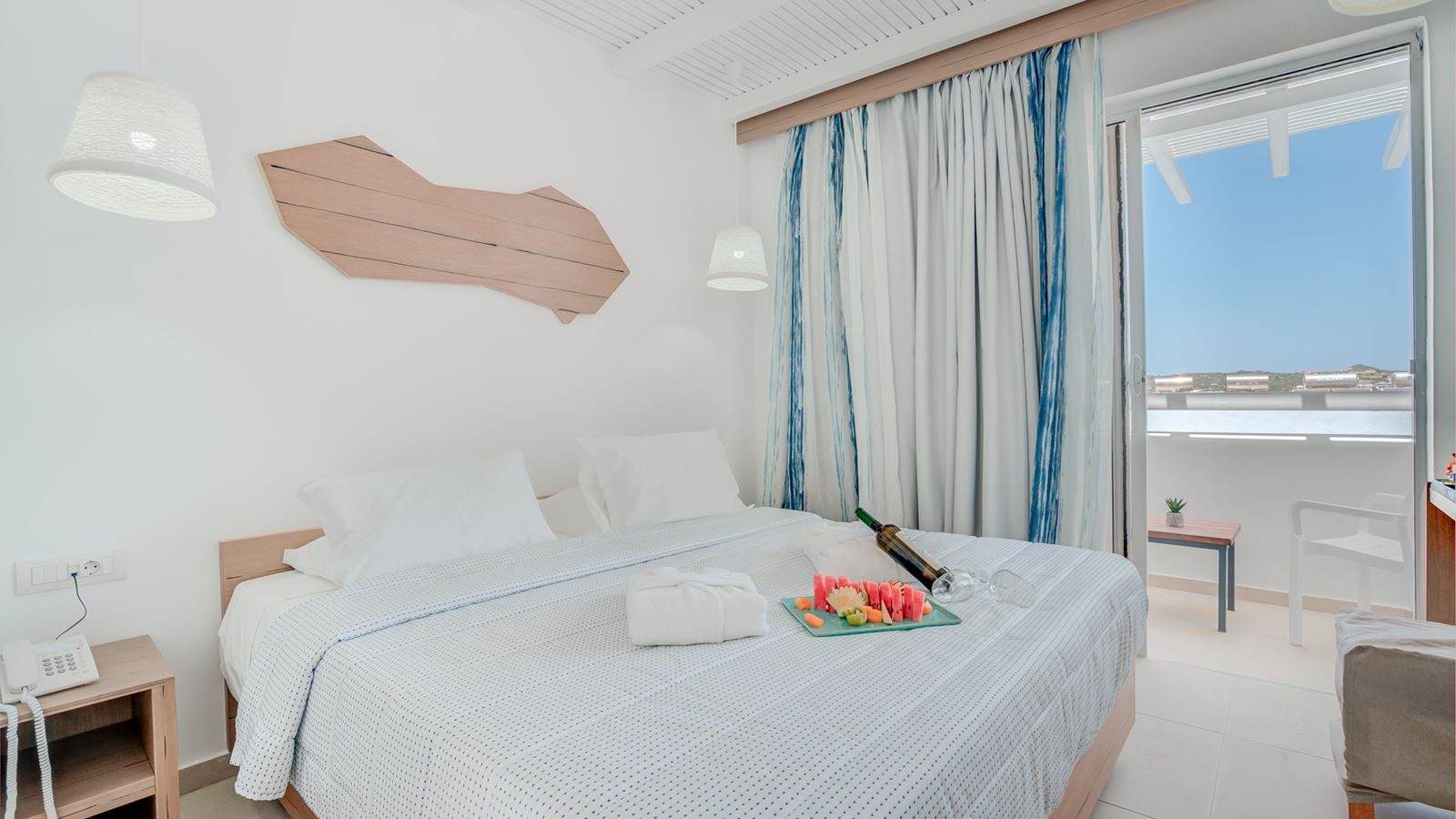 rooms-deluxe-double-room-with-balcony