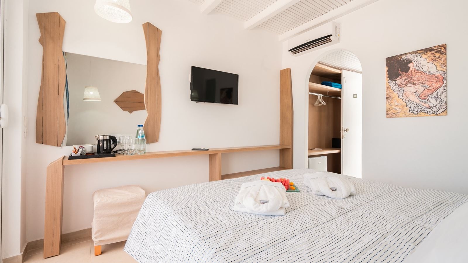 rooms-deluxe-double-room-with-balcony