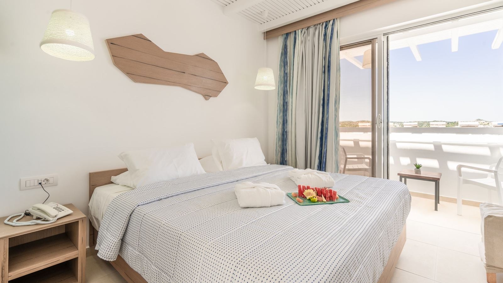 rooms-deluxe-double-room-with-balcony